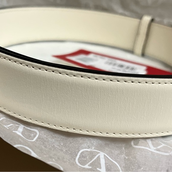 Valentino Garavani
The Bold Edition VLogo belt - Picture 12 of 12